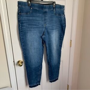 American Rag size 20 Women's pull on Blue skinny Jeans with rag hem